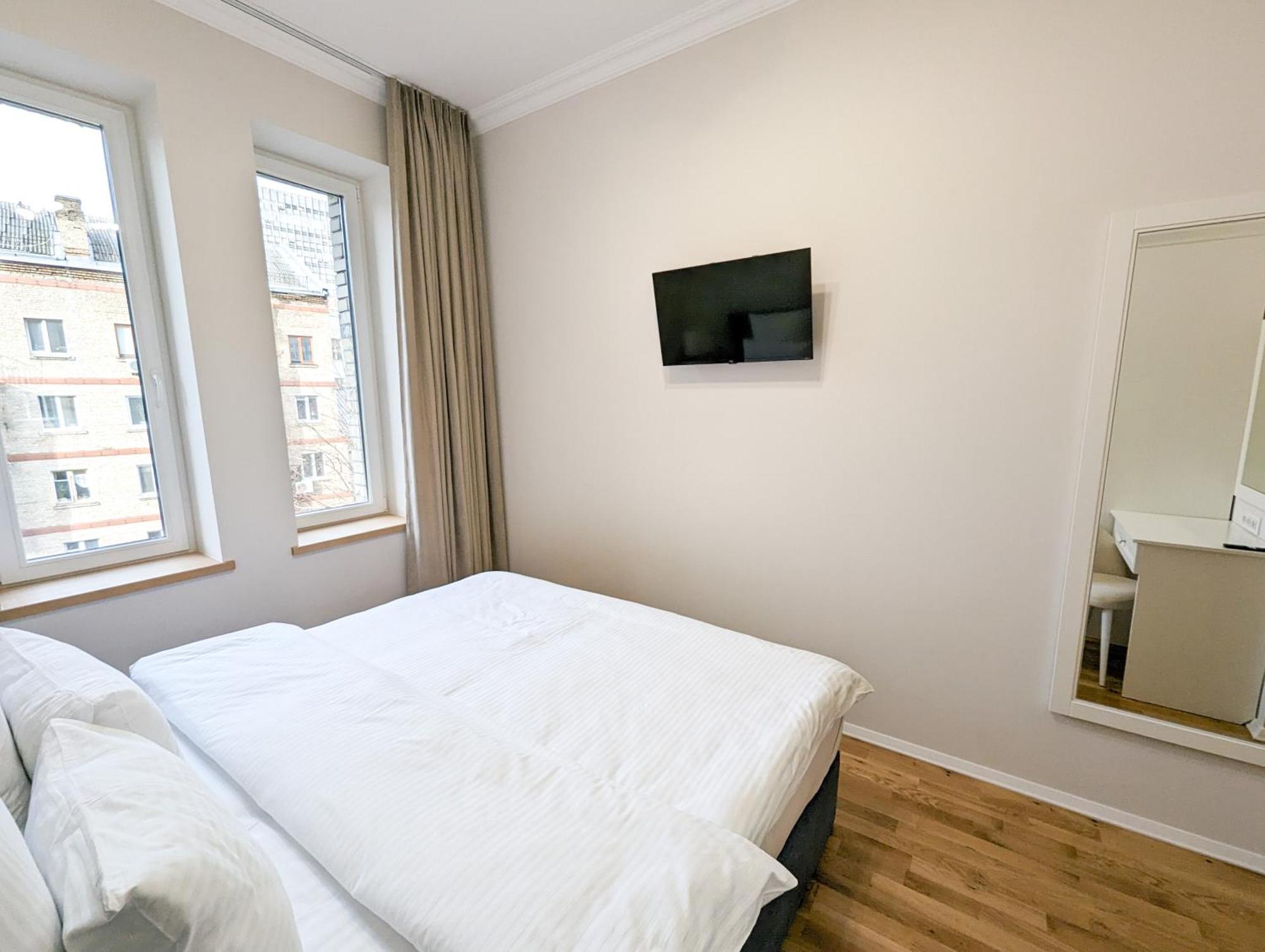 Kyiv Honchara Hotel Room photo